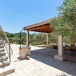 Vikendica Beach Front Home In Blato