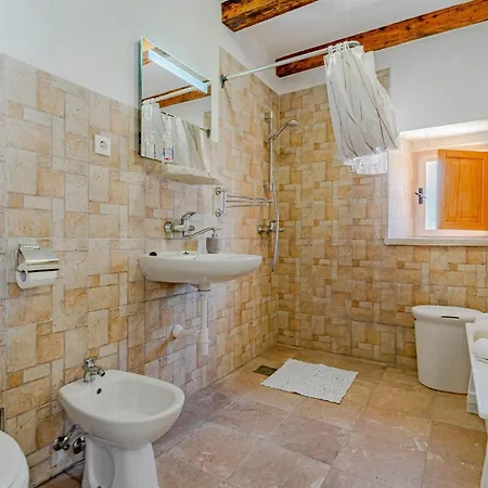 2 Bedroom Lovely In Hébergement de vacances *