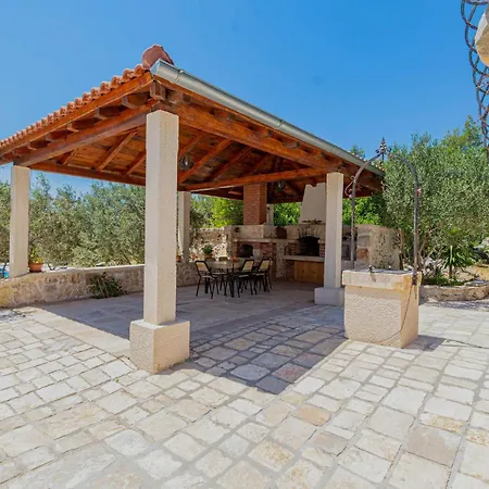 Vikendica Beach Front Home In Blato