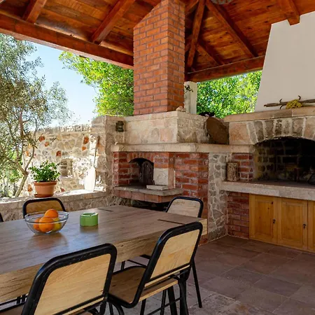 2 Bedroom Lovely In Blato Holiday home *