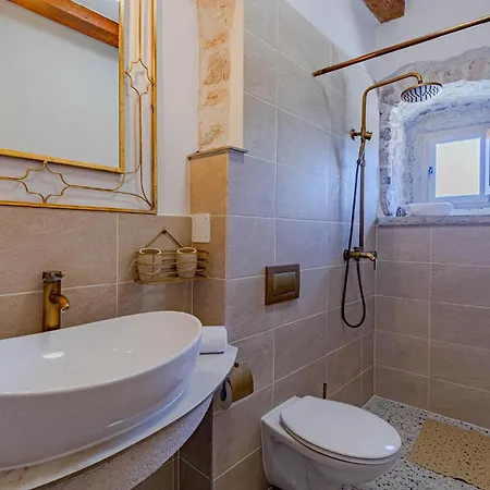 2 Bedroom Lovely In Blato *