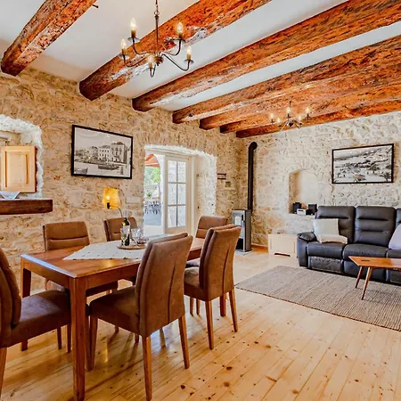 2 Bedroom Lovely In Blato