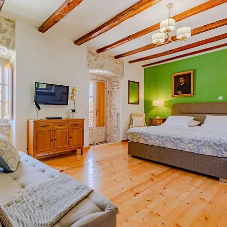 2 Bedroom Lovely In Blato *
