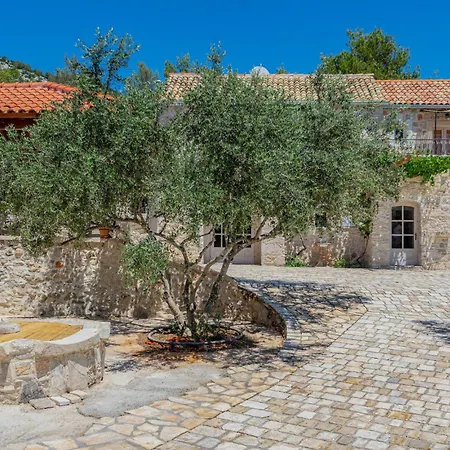 2 Bedroom Lovely In Blato Holiday home *