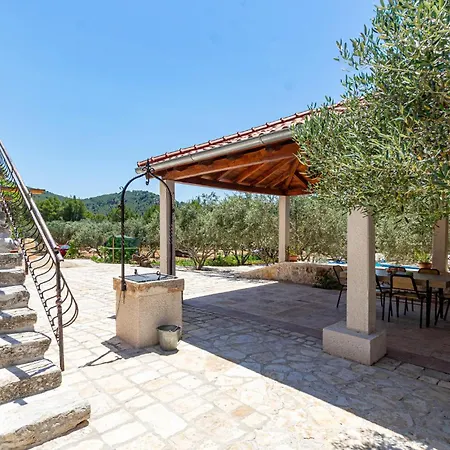 Holiday home 2 Bedroom Lovely In Blato