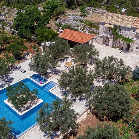 2 Bedroom Lovely In Blato *