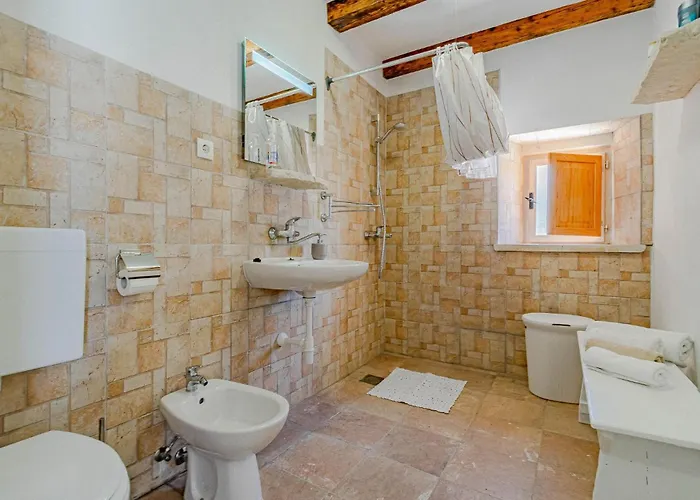 2 Bedroom Lovely In בית נופש *