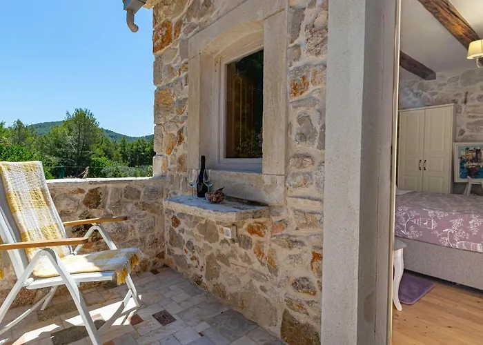 Vakantiehuis 2 Bedroom Lovely In *