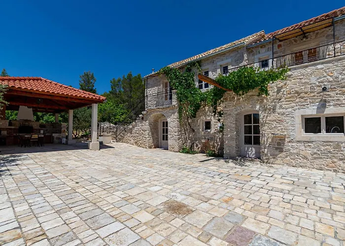 2 Bedroom Lovely In Vakantiehuis Blato (Korcula)