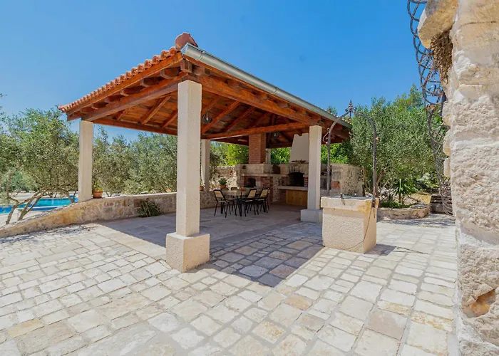 בית נופש 2 Bedroom Lovely In