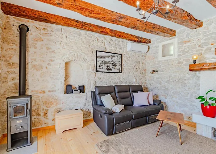 Vakantiehuis 2 Bedroom Lovely In *