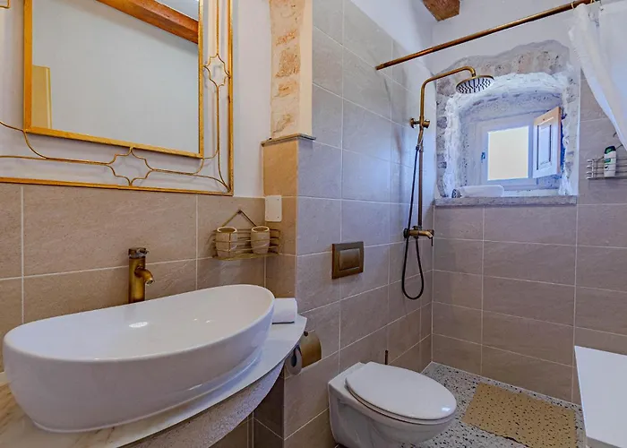 2 Bedroom Lovely In *