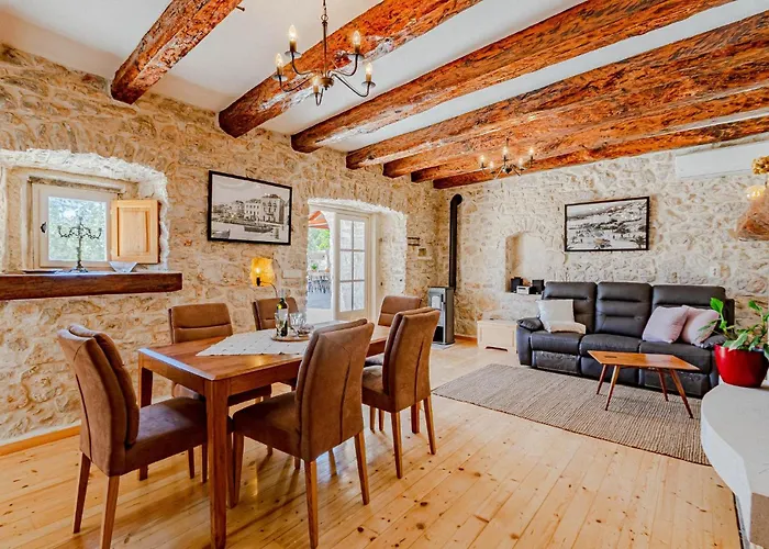 2 Bedroom Lovely In
