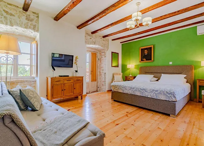 2 Bedroom Lovely In *