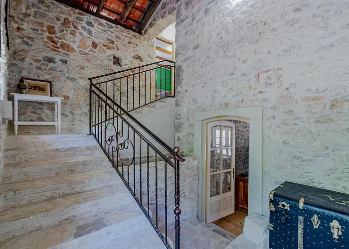 Vakantiehuis 2 Bedroom Lovely In *