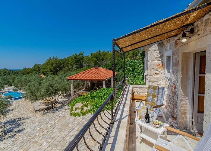 2 Bedroom Lovely In