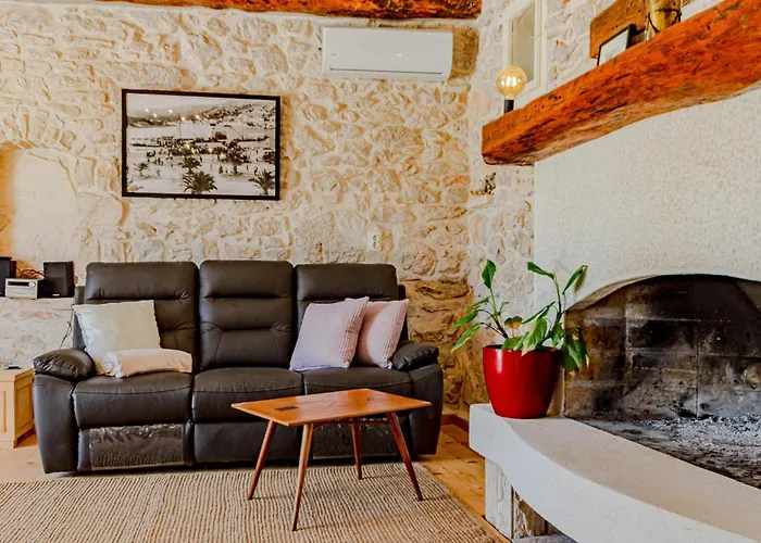 2 Bedroom Lovely In בית נופש Blato (Korcula)
