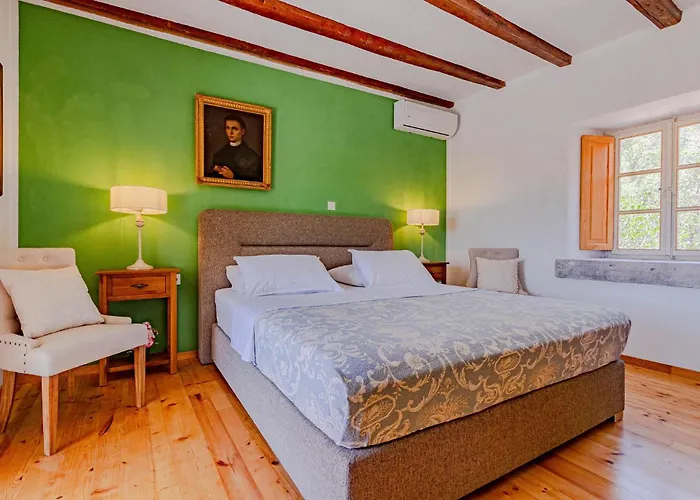 2 Bedroom Lovely In