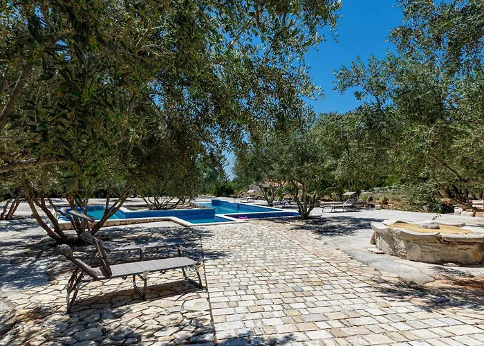 Vakantiehuis 2 Bedroom Lovely In *